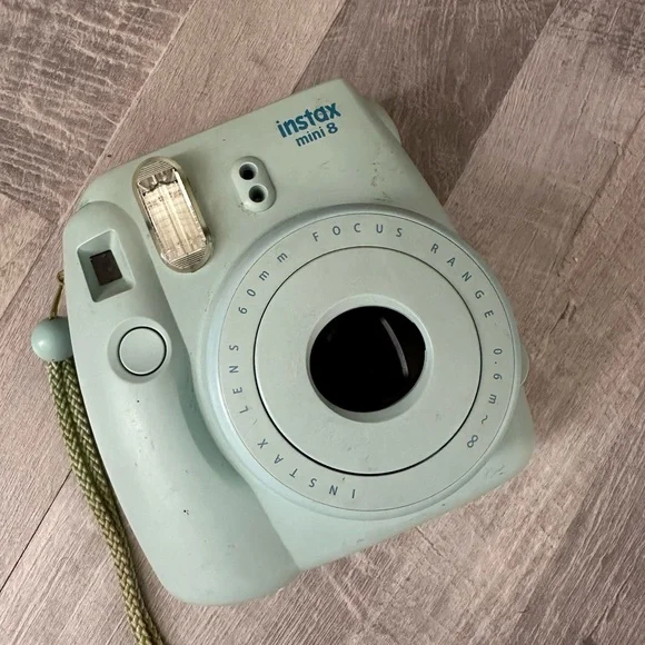 Fujifilm Instax Mini 8 - Picture 2 of 5